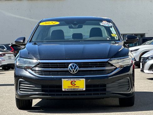 Used 2024 Volkswagen Jetta SE FWD image 10