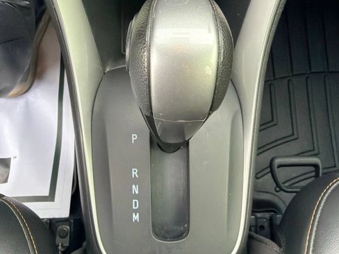 Used 2019 Chevrolet Trax LT w/ LT Convenience Package FWD image 18