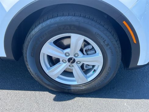 Used 2022 Kia Sorento LX image 12