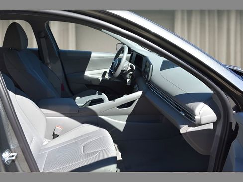 New 2026 Hyundai Elantra SE image 13