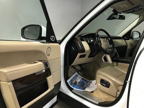 Used 2014 Land Rover Range Rover Supercharged AWD/4WD image 9