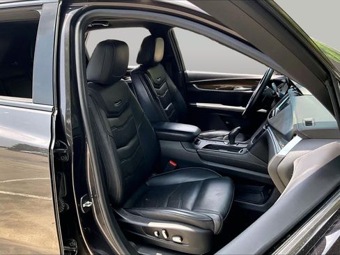 Used 2018 Cadillac XT5 Platinum AWD/4WD image 9