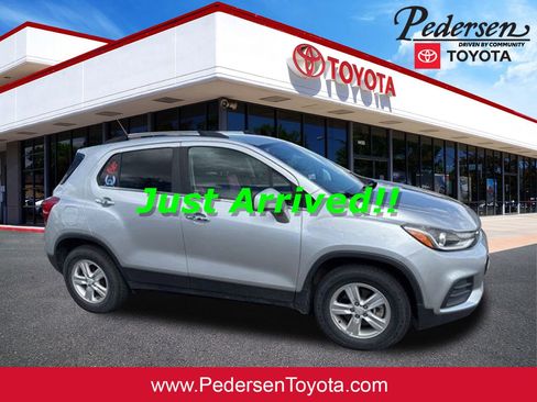 Used 2017 Chevrolet Trax LT w/ LT Convenience Package AWD/4WD image 1