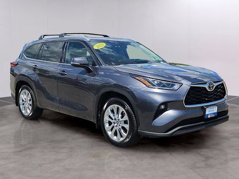 Used 2023 Toyota Highlander Limited AWD/4WD image 3