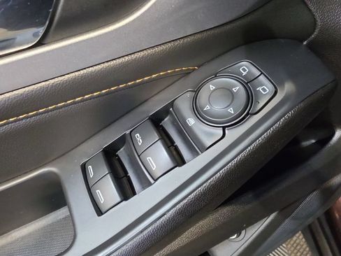 Used 2021 Chevrolet Traverse LT FWD image 15