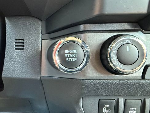 Used 2023 Toyota Tacoma TRD Off-Road w/ Technology Package AWD/4WD image 31