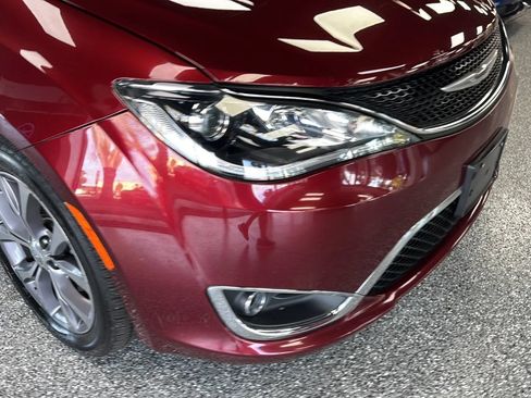 Used 2019 Chrysler Pacifica Limited FWD image 39