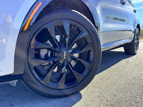 Used 2022 Kia Sorento SX image 2