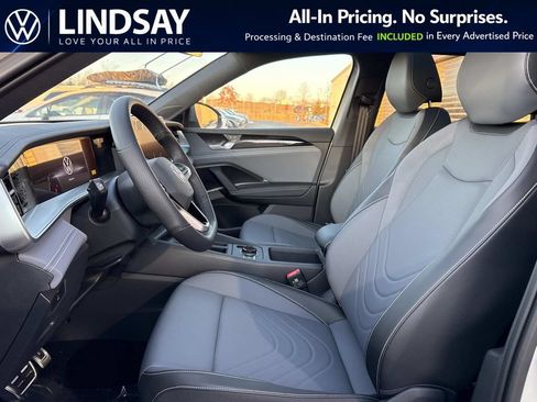 New 2026 Volkswagen Tiguan SE R-Line AWD/4WD image 9