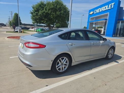 Used 2016 Ford Fusion SE w/ SE Cold Weather Package FWD image 5