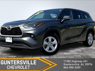 Used 2023 Toyota Highlander LE image 1