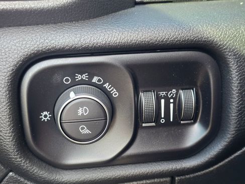 Used 2025 RAM 1500 Laramie image 28