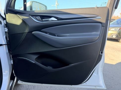 Used 2023 Buick Enclave Essence image 27