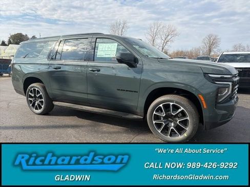 New 2026 Chevrolet Suburban RST w/ Comfort Package AWD/4WD image 1