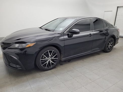Used 2021 Toyota Camry SE image 2