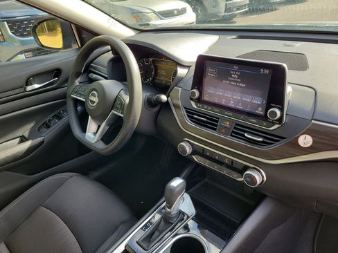 Used 2024 Nissan Altima 2.5 SV image 8