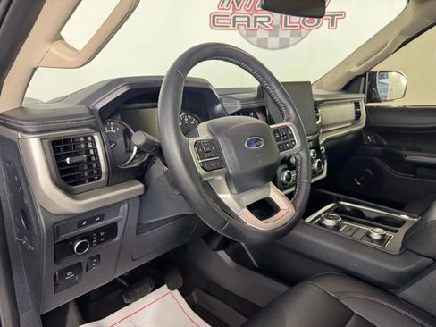 Used 2024 Ford Expedition Max XLT image 10
