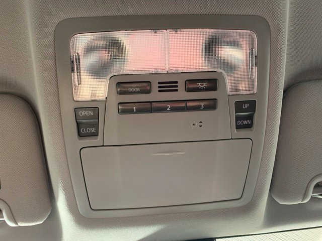 Used 2019 Toyota Highlander Limited AWD/4WD image 33