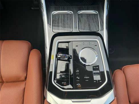 New 2026 BMW 750e xDrive image 11