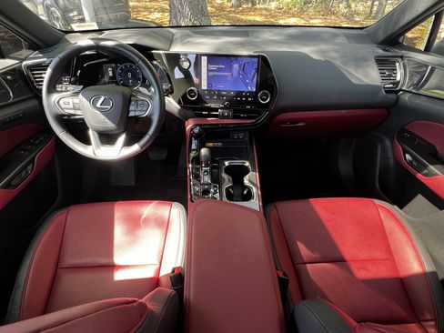 Used 2025 Lexus NX 250 FWD w/ Towing Package (2000 Lbs) image 34