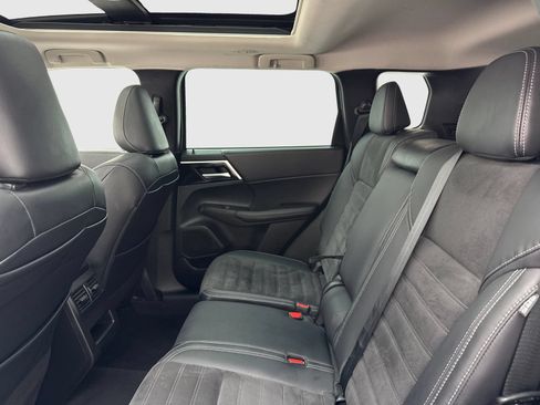 Used 2023 Mitsubishi Outlander SE AWD/4WD image 37