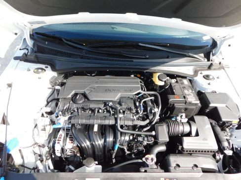 Certified 2025 Hyundai Elantra Sport FWD image 12