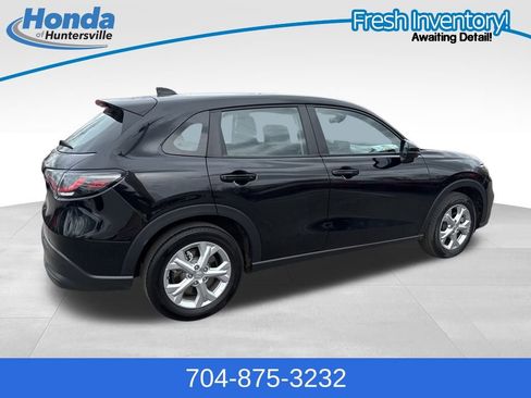 Used 2025 Honda HR-V LX image 9