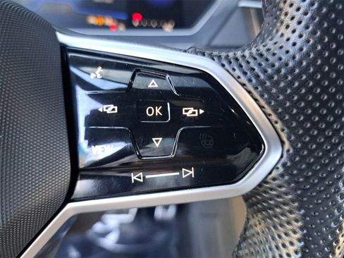 Used 2022 Volkswagen Tiguan SE R-Line image 21