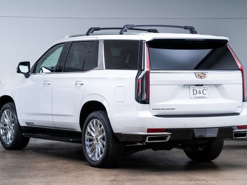 Used 2024 Cadillac Escalade Premium Luxury AWD/4WD image 5