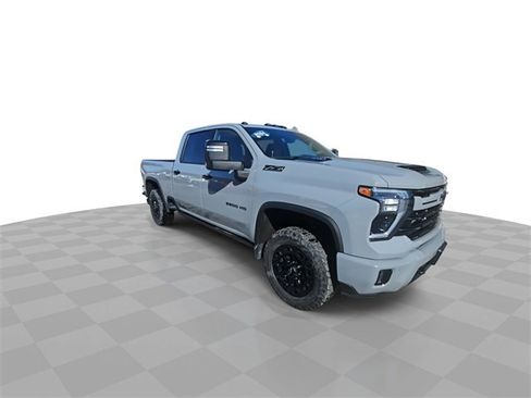 Used 2024 Chevrolet Silverado 2500 LTZ w/ LTZ Plus Package image 2