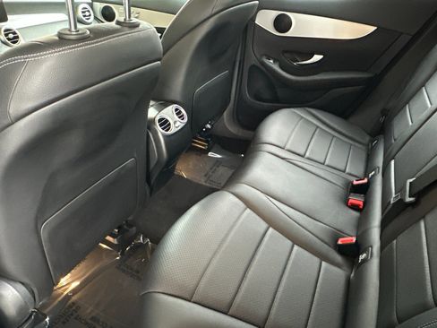 Used 2021 Mercedes-Benz GLC 300 image 12