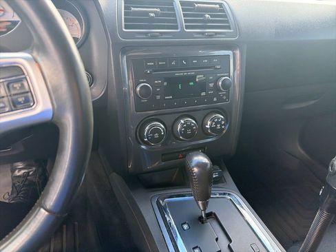 Used 2012 Dodge Challenger SXT image 7