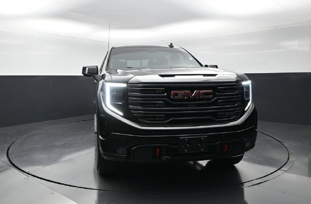 Used 2024 GMC Sierra 1500 AT4 w/ Technology Package AWD/4WD image 5