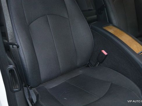 Used 2009 Mercedes-Benz E 550 Sedan image 15