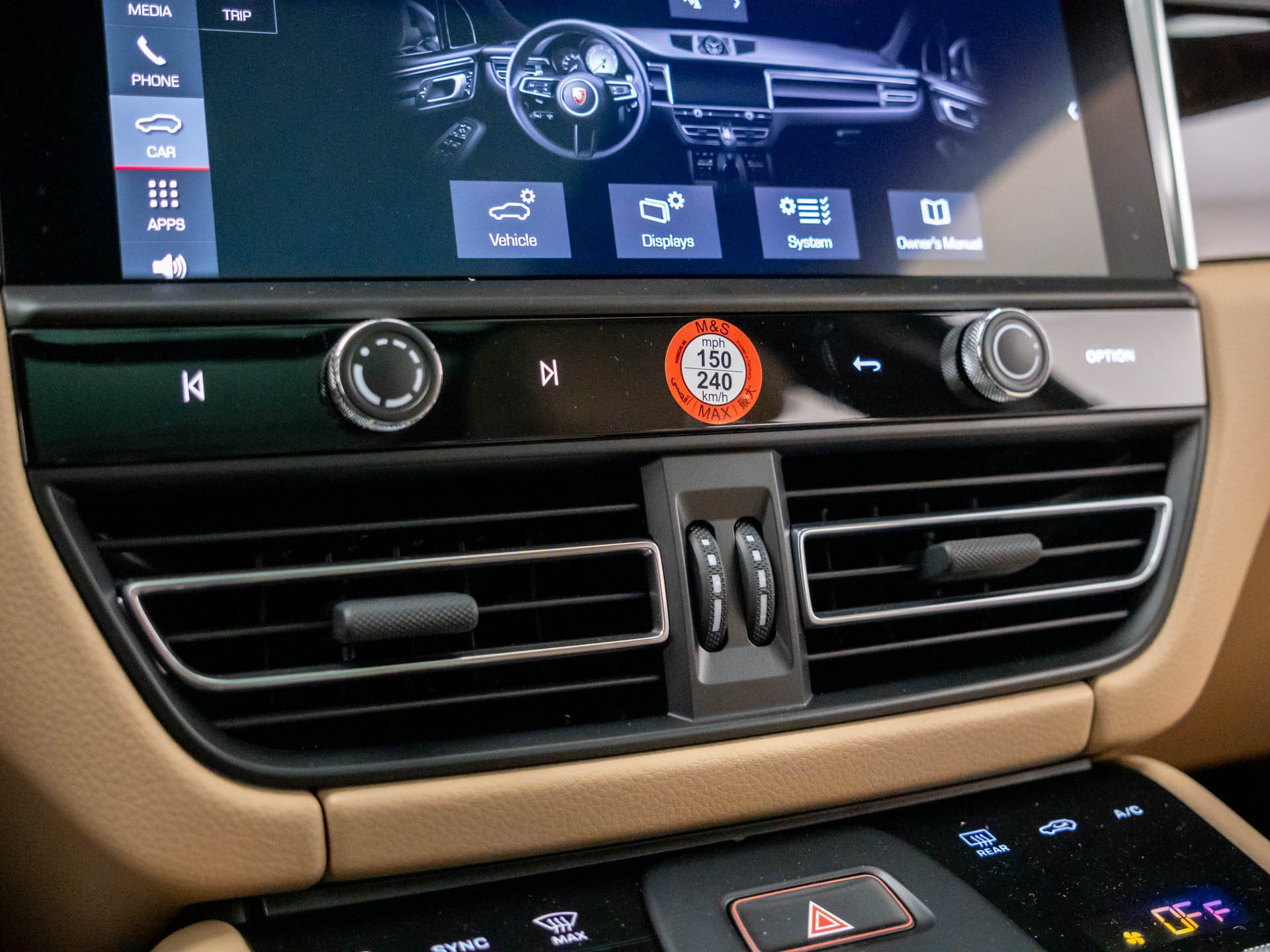 Certified 2026 Porsche Macan AWD/4WD image 27