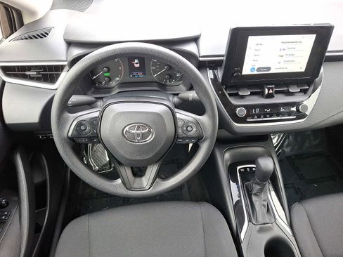 Used 2025 Toyota Corolla LE image 21