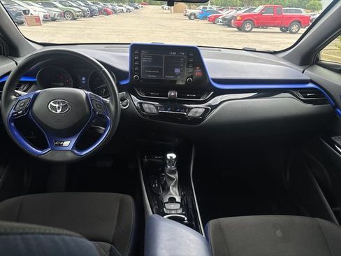 Used 2021 Toyota C-HR XLE FWD image 9