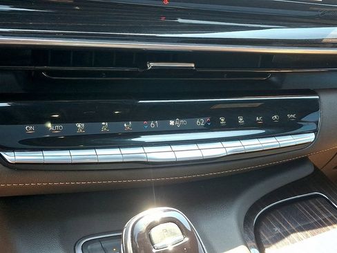 Used 2023 Cadillac Escalade Premium Luxury AWD/4WD image 25