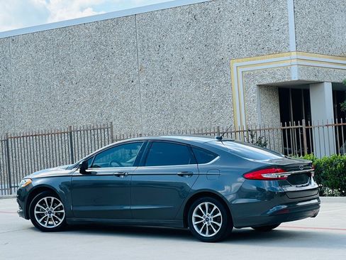 Used 2017 Ford Fusion SE FWD image 6
