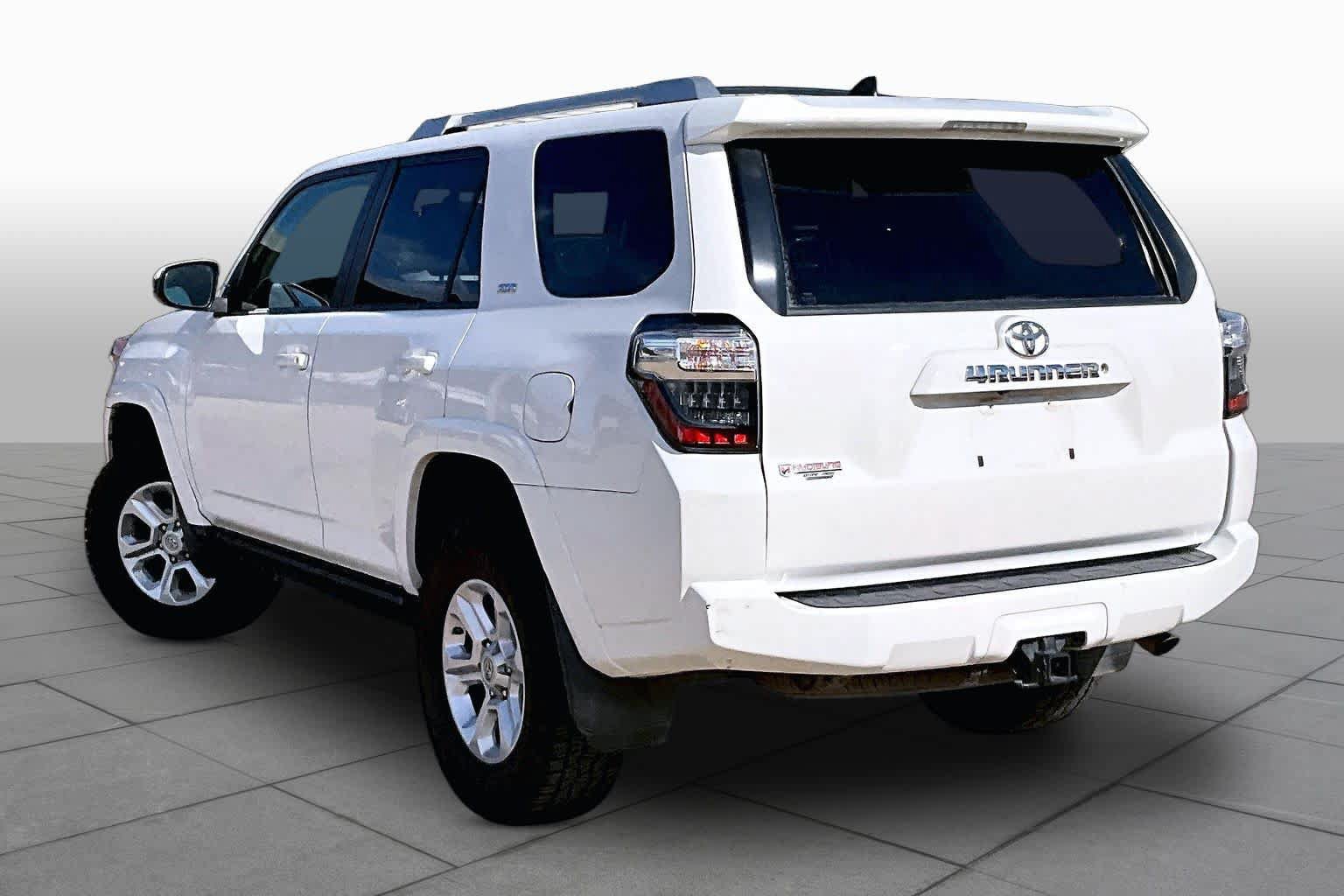 Used 2018 Toyota 4Runner SR5 AWD/4WD image 12