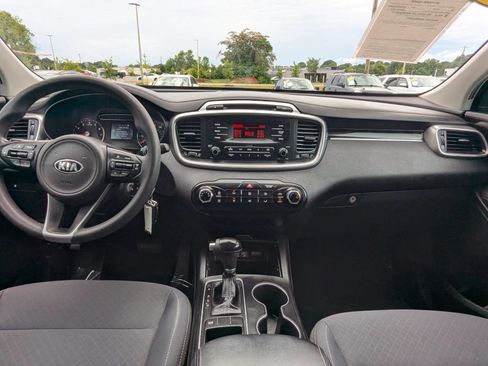 Used 2017 Kia Sorento L FWD image 15