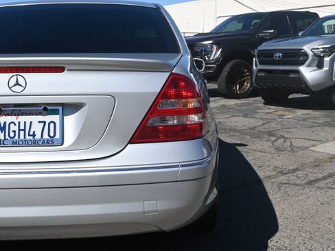 Used 2007 Mercedes-Benz C 230 Sedan image 34