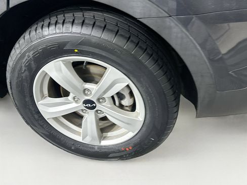 Used 2023 Kia Sorento LX image 11