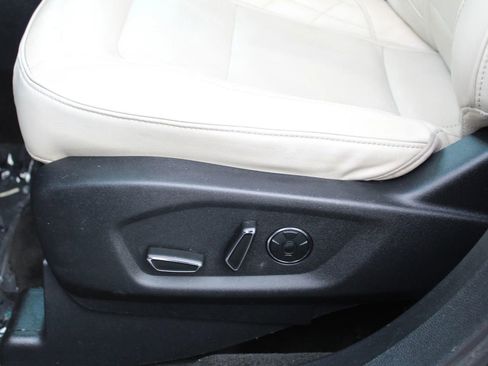 Used 2016 Ford Explorer Platinum image 35