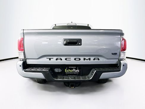 Used 2020 Toyota Tacoma TRD Sport w/ Technology Package image 7