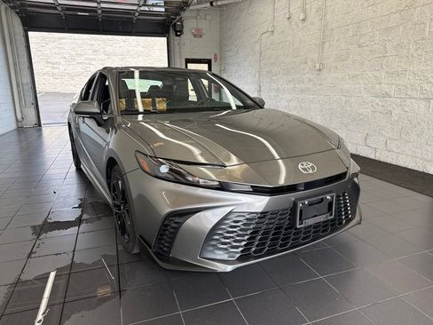 Used 2025 Toyota Camry SE w/ Convenience Package FWD image 2