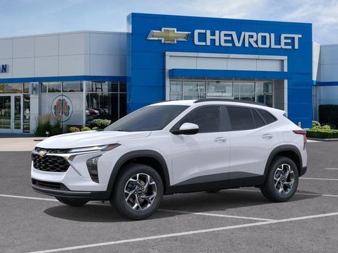 New 2026 Chevrolet Trax LT FWD image 2