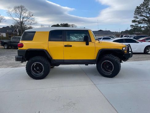 Used 2007 Toyota FJ Cruiser Base 4dr SUV 4WD (4L V6 6M) image 4