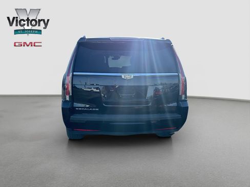 Used 2020 Cadillac Escalade Premium Luxury AWD/4WD image 14