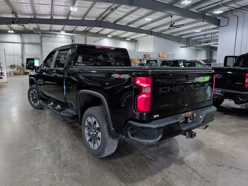 Used 2021 Chevrolet Silverado 2500 Custom w/ Custom Value Package AWD/4WD image 4